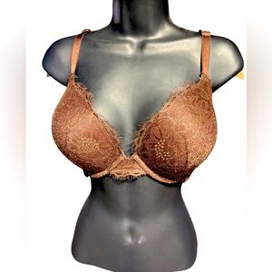 NWOT VICTORIAS SECRET BOMBSHELL ADD 2 CUPS BRA
